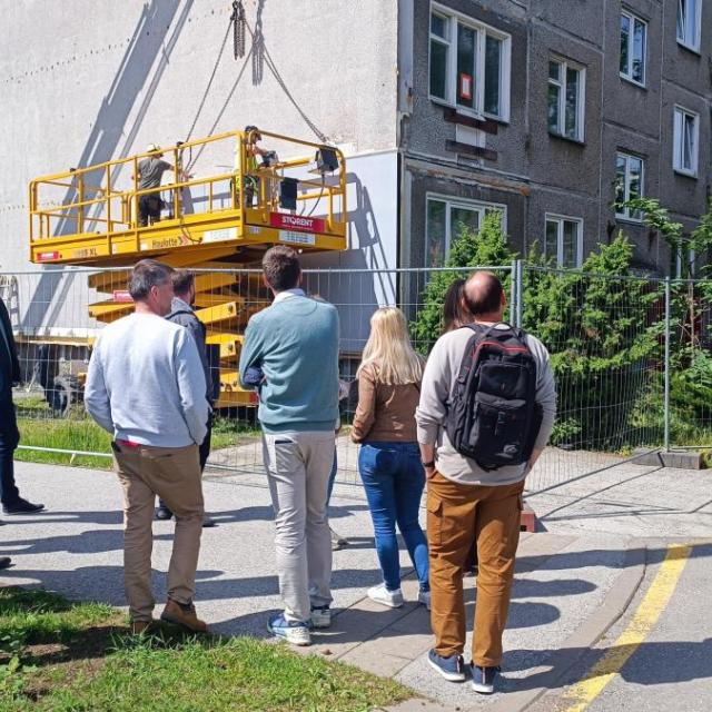 Attendees witness local building renovation works as part of the Estonian training series.